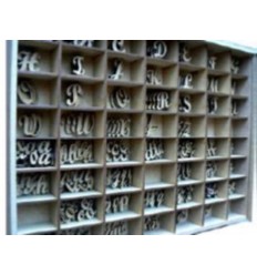 Caja expositora 500 Letras ligadas 4 cm 